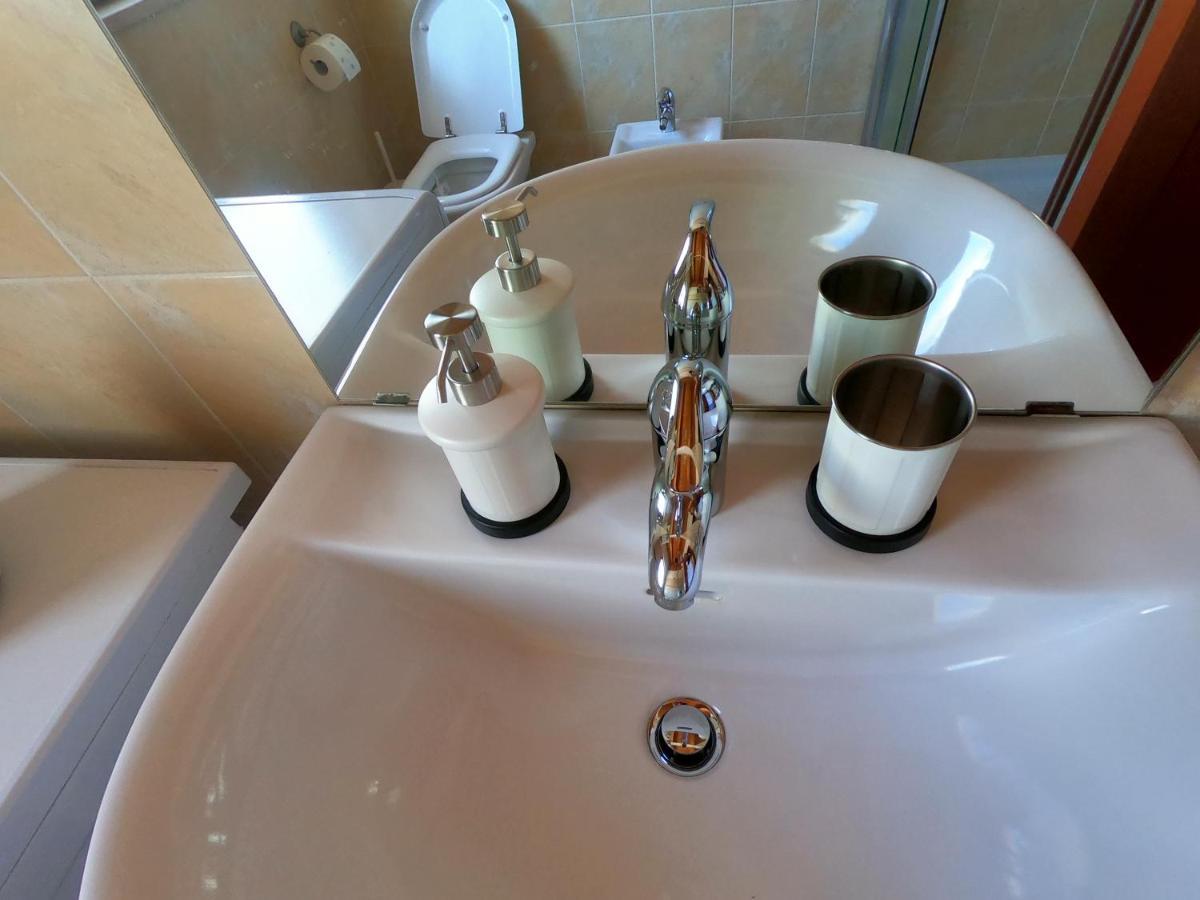 Апартаменты Attico Petfriendly Con Terrazzo, Via Del Borgo Монтесильвано Экстерьер фото