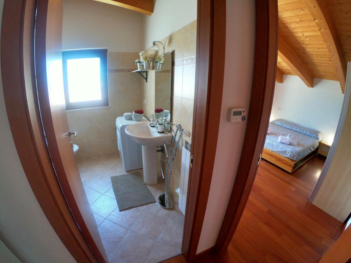 Апартаменты Attico Petfriendly Con Terrazzo, Via Del Borgo Монтесильвано Экстерьер фото