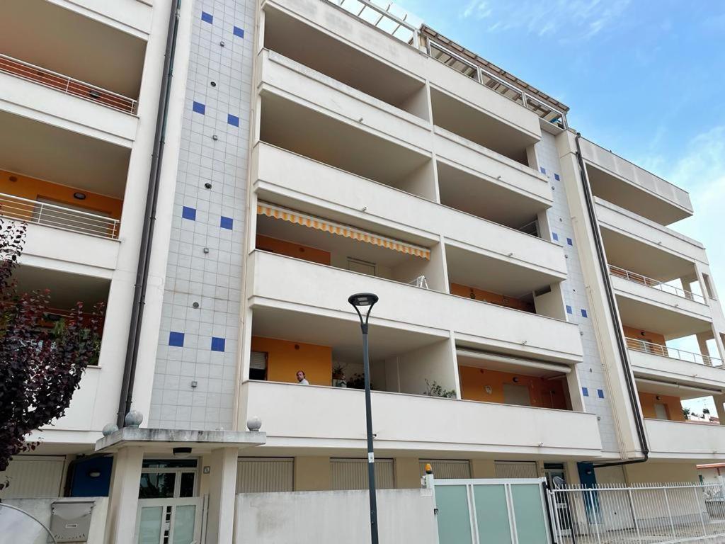 Апартаменты Attico Petfriendly Con Terrazzo, Via Del Borgo Монтесильвано Экстерьер фото