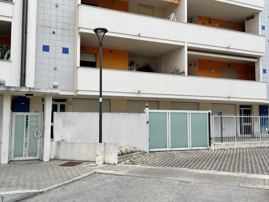 Апартаменты Attico Petfriendly Con Terrazzo, Via Del Borgo Монтесильвано Экстерьер фото