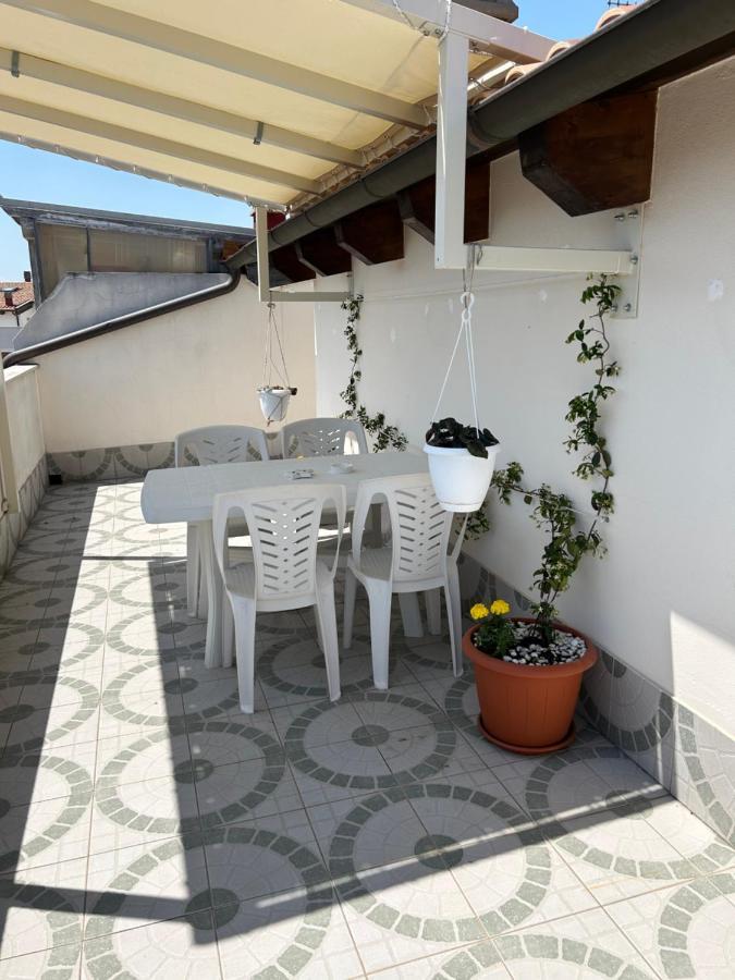Апартаменты Attico Petfriendly Con Terrazzo, Via Del Borgo Монтесильвано Экстерьер фото